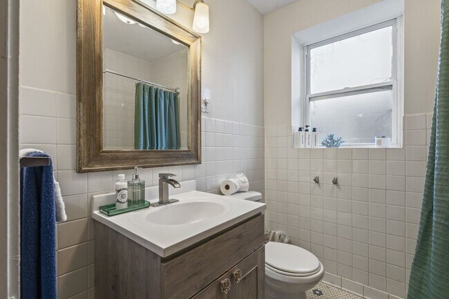 Building Photo - 6444 N Washtenaw Ave