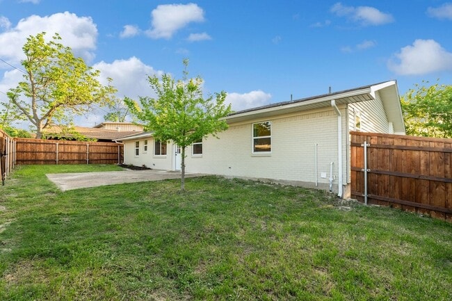 Building Photo - 503 Rogers Way