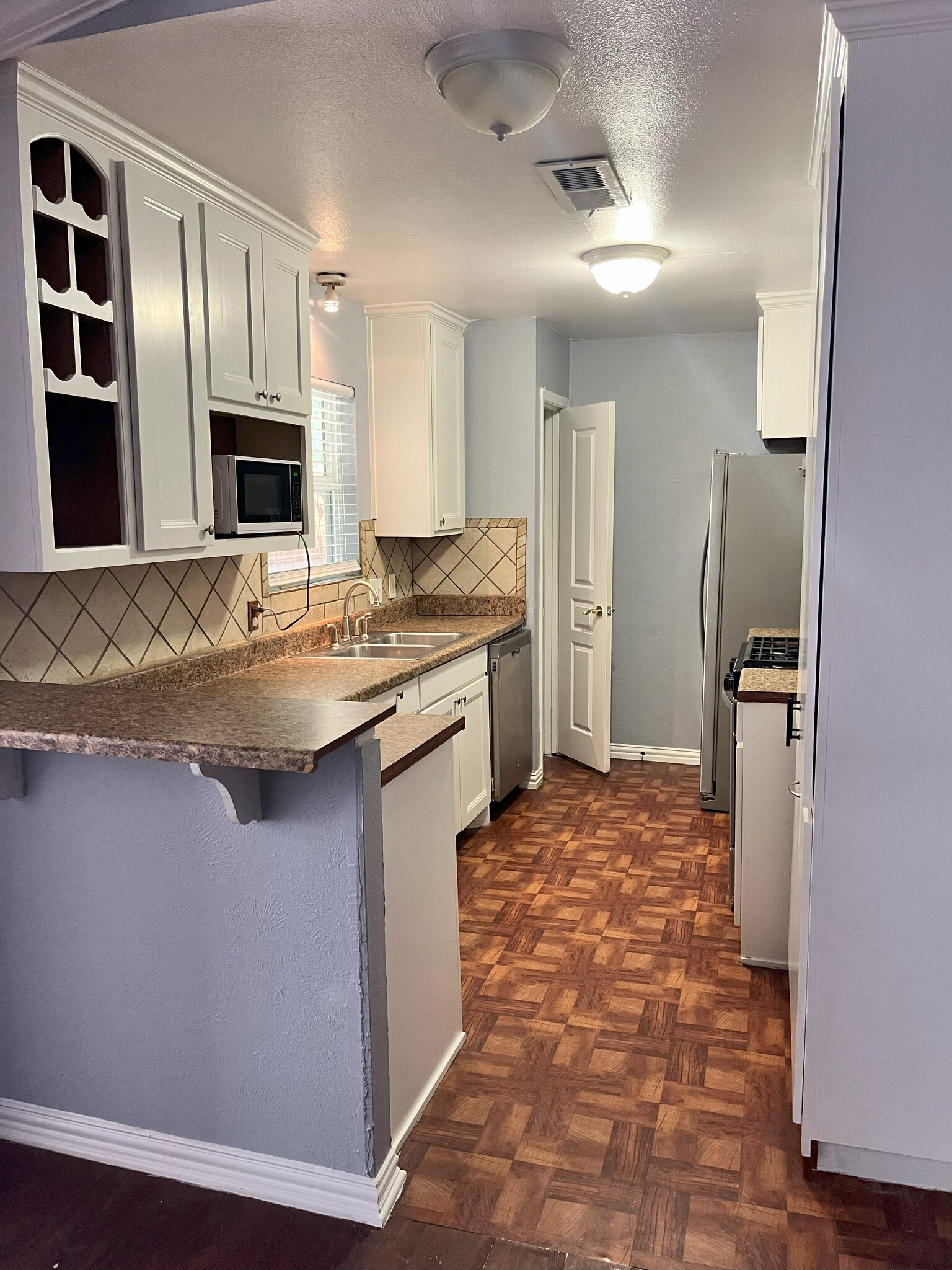 Building Photo - 6902 Colony Park Dr