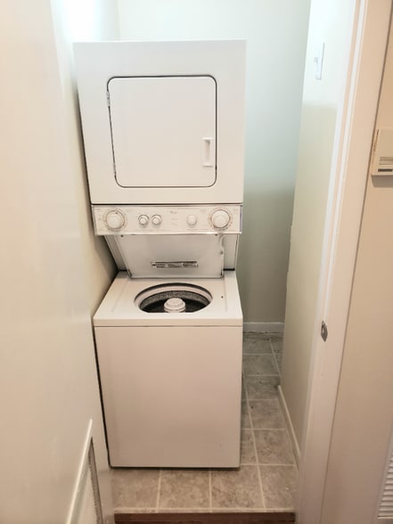 Building Photo - 210 S Habana Ave