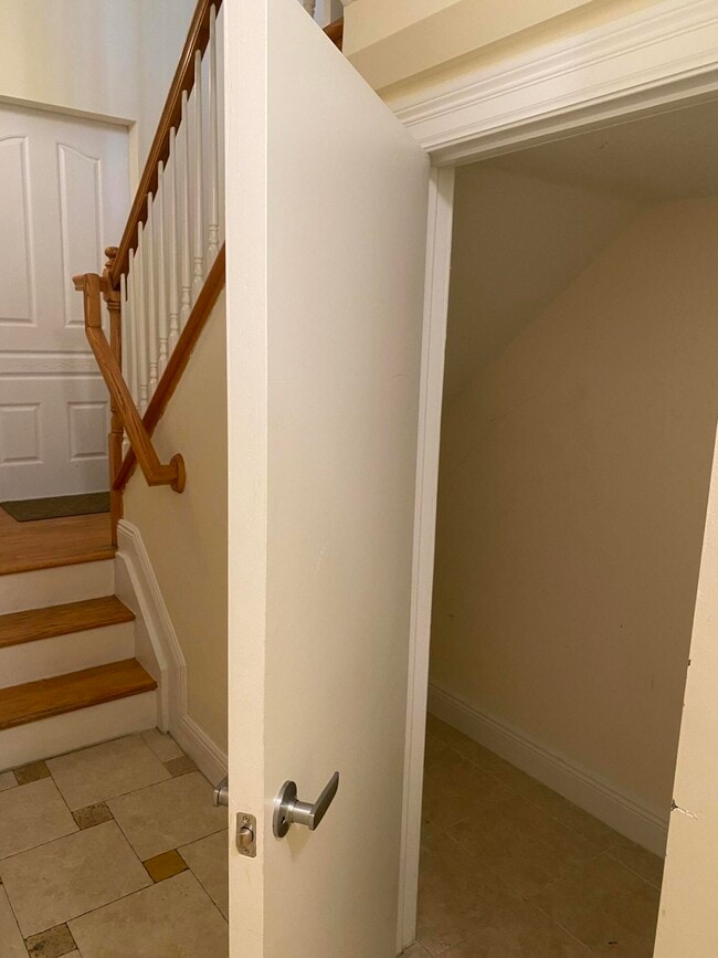 Building Photo - 1950 Presidential Way