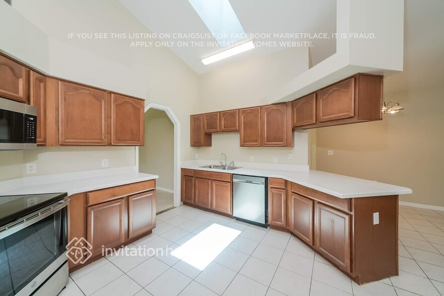 Building Photo - 2442 Sweetwater Blvd