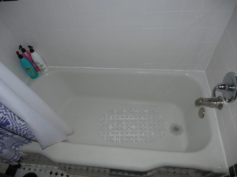 Bathroom in the living room - 1065 Atlantic Dr NW