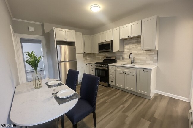 Building Photo - 84 Westervelt Pl