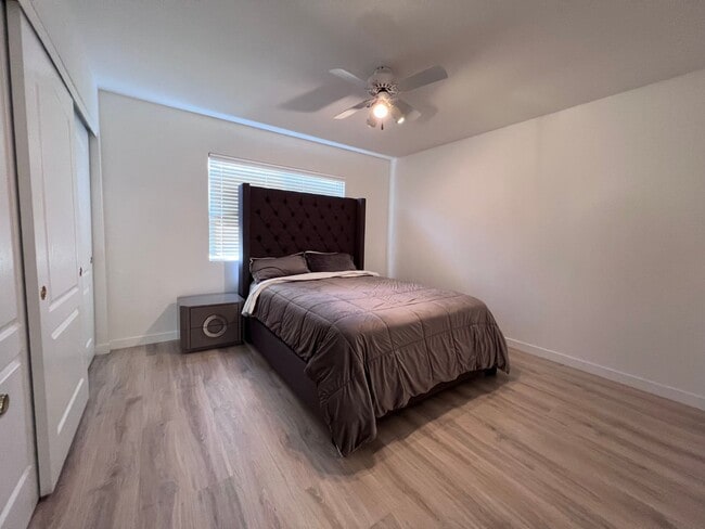 Building Photo - Summerlin 5 Bedroom with a Swimming Pool