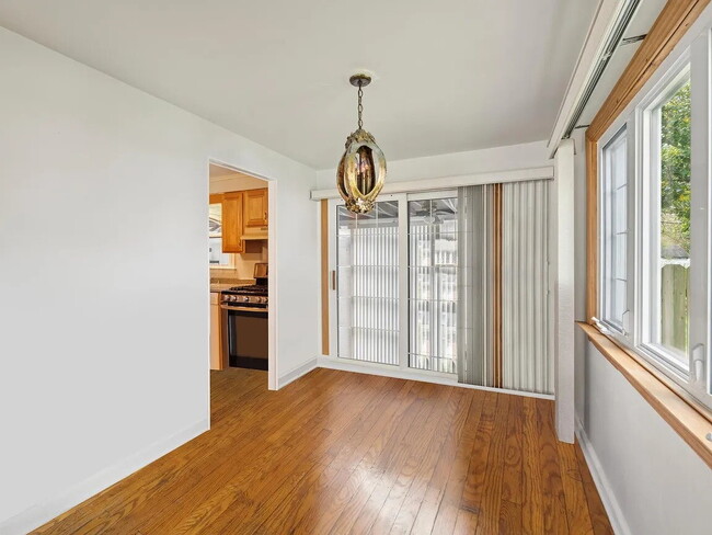 Building Photo - This well-maintained 3-bedroom, 1.5-bath split-level in Twin Oaks Farms is move-in ready