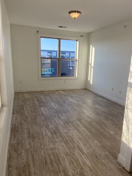 Building Photo - 925 Ingleside Ave
