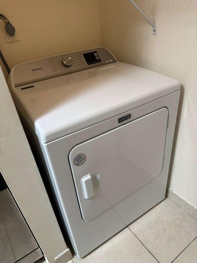 Building Photo - 1239 SW 46th Ave