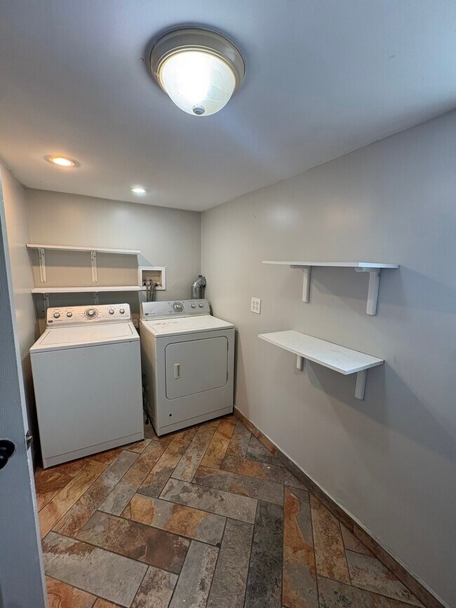 Building Photo - 9331 S Evans Ave