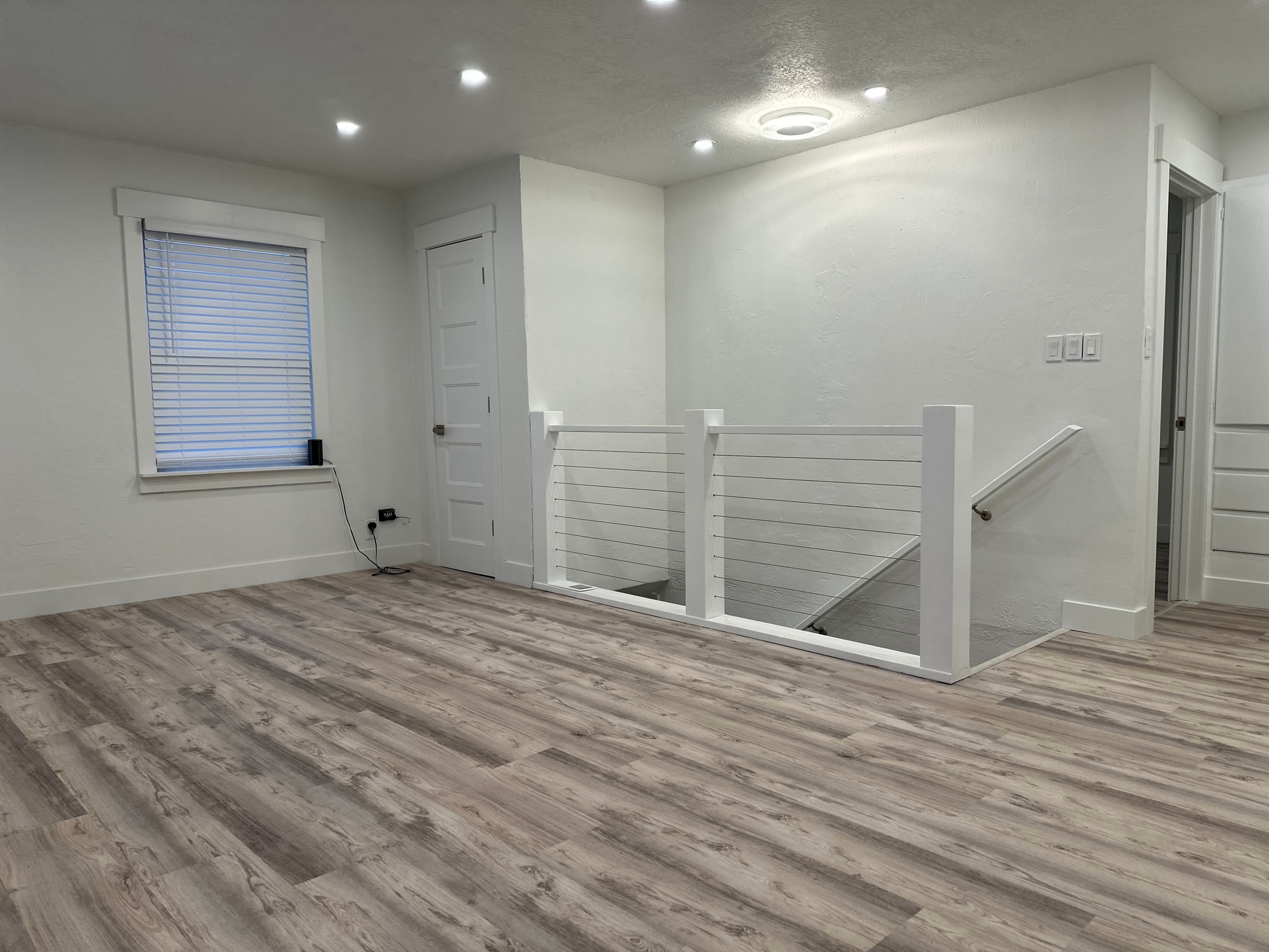 Building Photo - 890 E 100 N