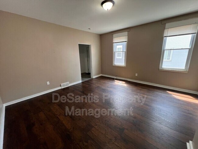 Building Photo - 1104 Brabec St