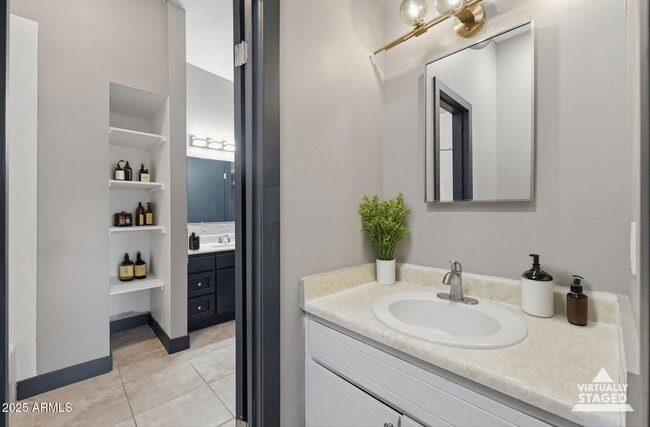 Building Photo - 1102 N April Cir