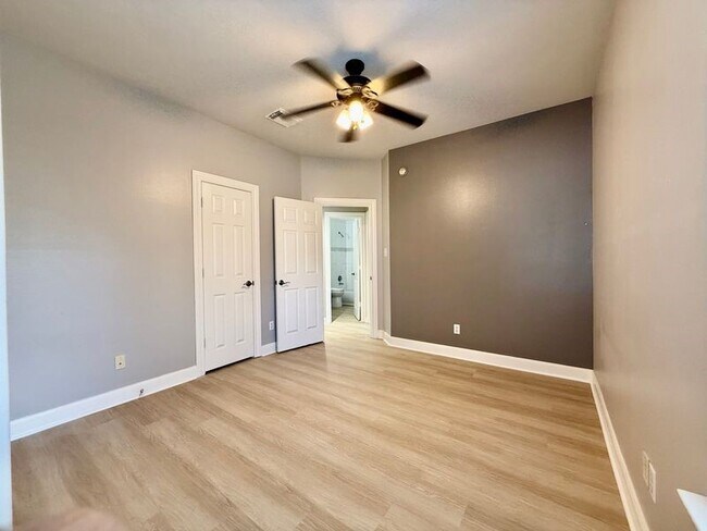 Building Photo - 12747 Silver Rod Ln