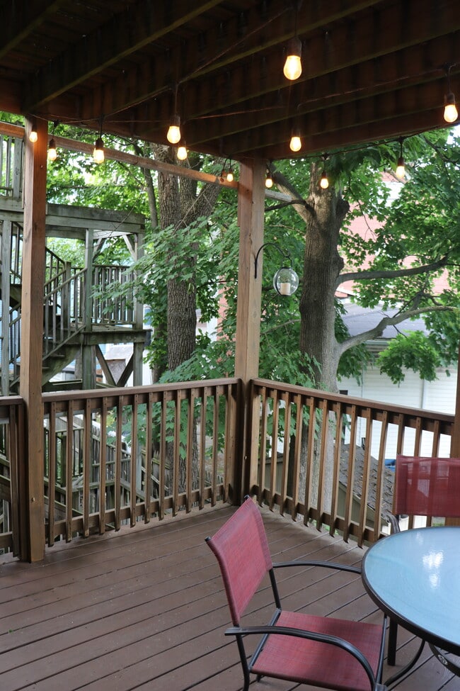 Building Photo - 320 Warren St