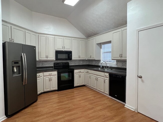 Building Photo - Home for Rent in Montgomery