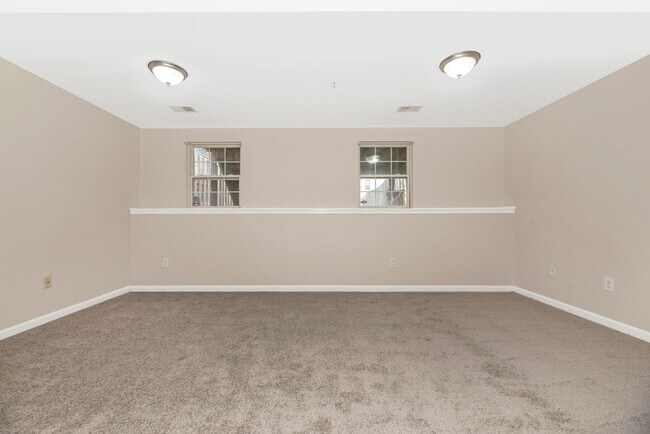 Building Photo - Beautifully Renovated Townhome in Walnut Ridge