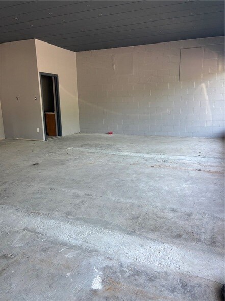 Building Photo - 401 W James Ave