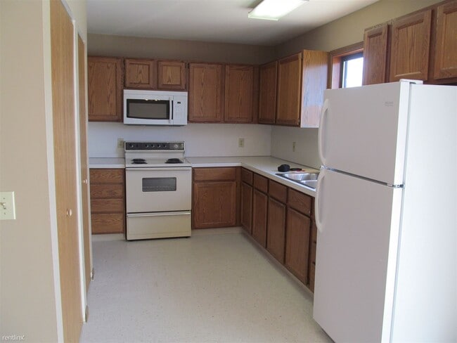 Building Photo - 3 br, 1 bath Townhome - Martin House Townh...