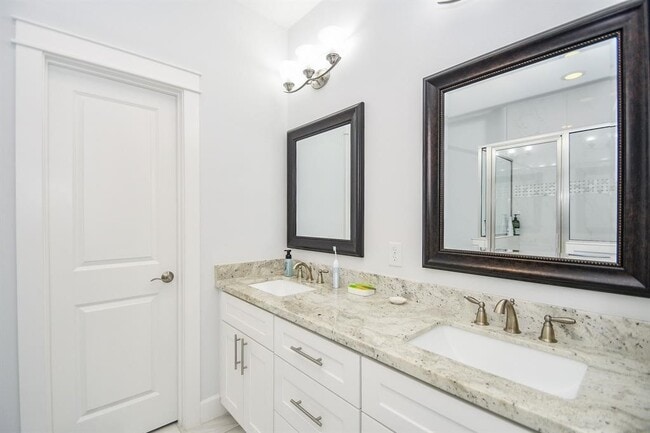 Building Photo - 703 Link Rd