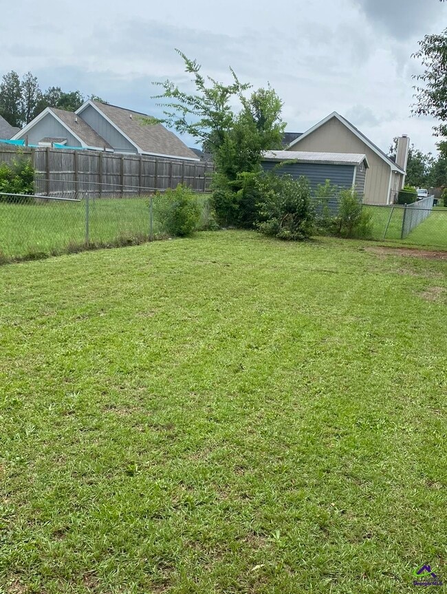 Building Photo - 110 Country Cove