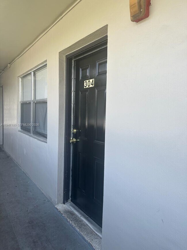 Building Photo - 1545 NW 8th Ave