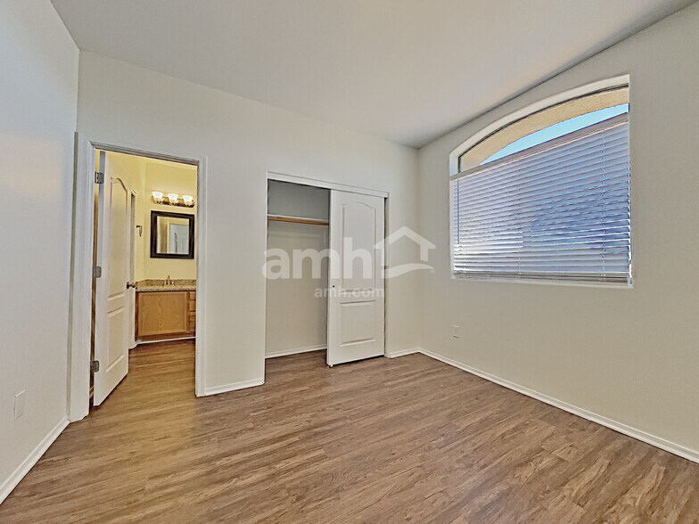 Building Photo - 2503 N Avenida TABICA