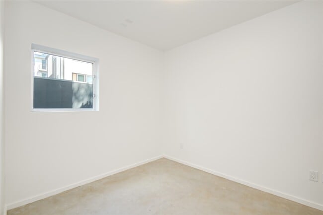 Building Photo - 1315 Lakin St