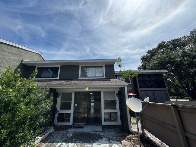 Building Photo - Lovely 2 Bedroom, 1.5 Bathroom Home in Orlando! Minutes from Top Attractions!! (Water Included!)