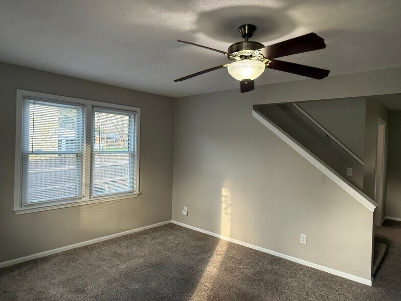 Building Photo - 3345 N 48th Ave