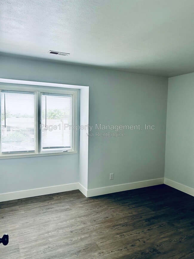 Building Photo - 3821 Sage Dr