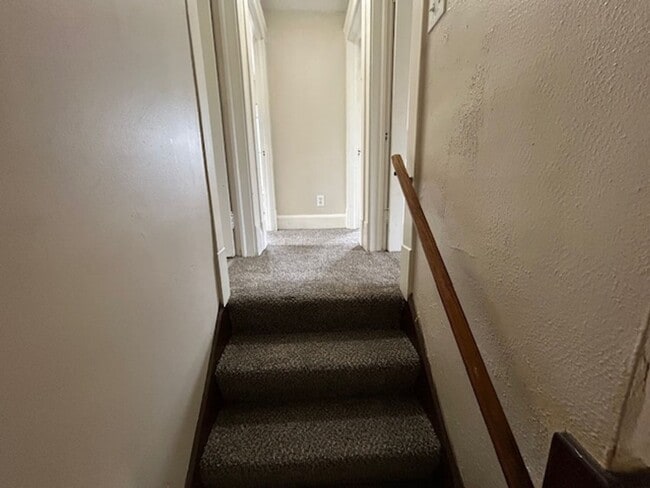 Building Photo - 518 Lake Ave