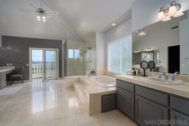 Building Photo - 7302 Vista Rancho Ct