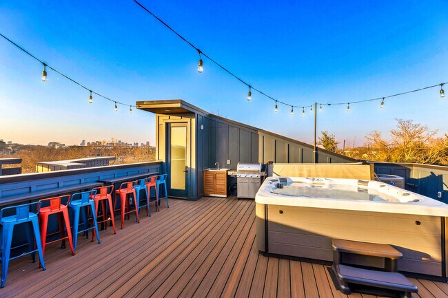 Building Photo - 554 Rosedale Ave