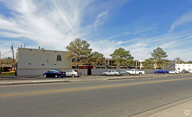 Building Photo - Las Casitas