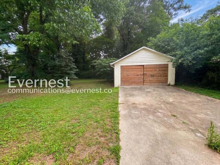 Building Photo - 4402 Davana Dr