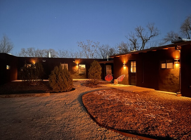 Building Photo - 2845 Agua Fria St