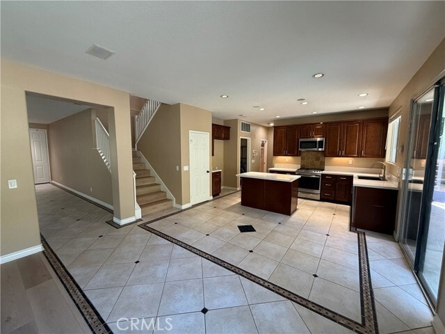 Building Photo - 23 Via Berrendo