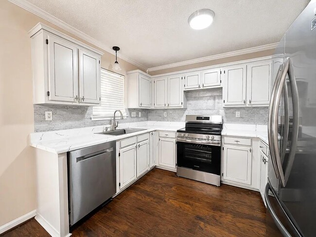Building Photo - 9 Green Oak Dr