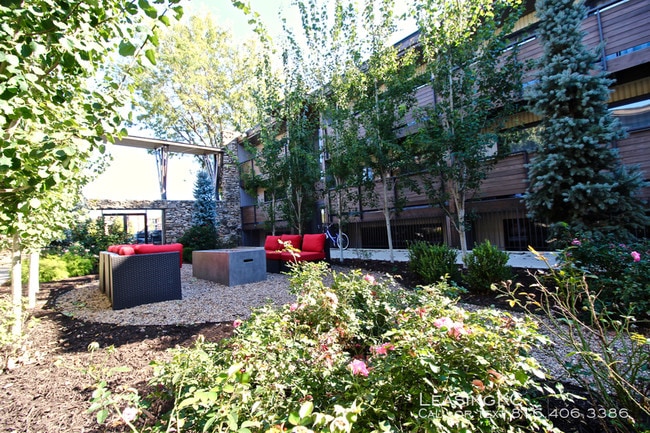 Building Photo - The Lakota on Grand