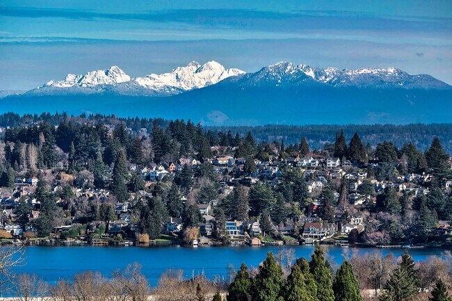 Building Photo - Capitol Hill View Home