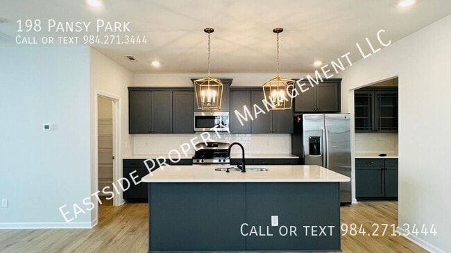 Building Photo - 198 Pansy Pk