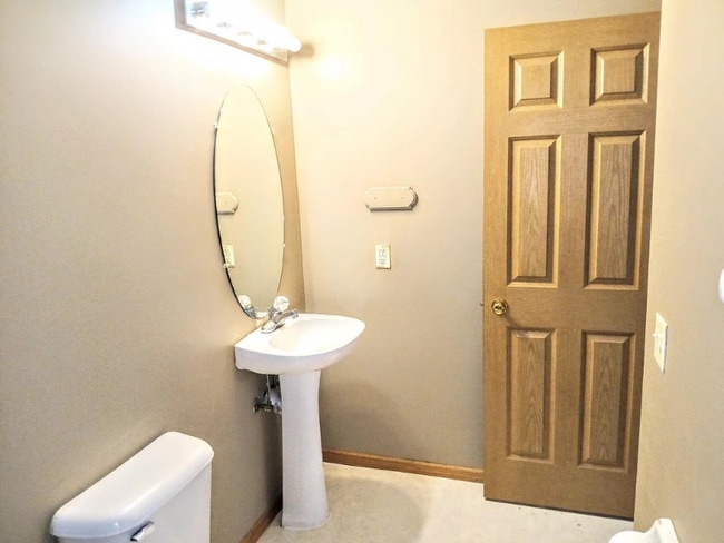 Building Photo - 670 Kingfisher Ln