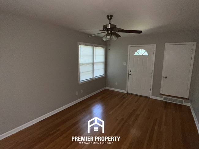 Building Photo - 3026 S Edgeware Rd