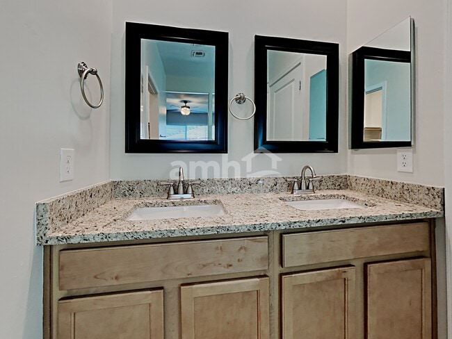 Building Photo - 6870 E Via Arroyo Largo