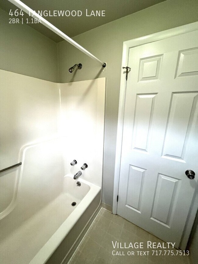 Building Photo - 464 Tanglewood Ln