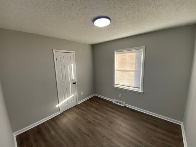 Building Photo - 3200 Northwynn Dr