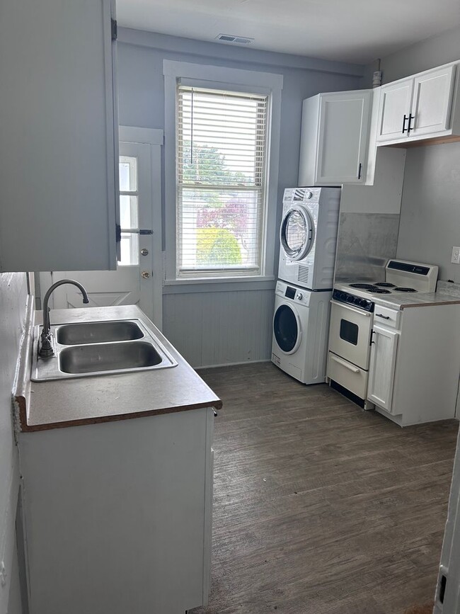 Building Photo - New lower price – Fully Renovated 2 Bed / 1 Bath Apartment in Elkton