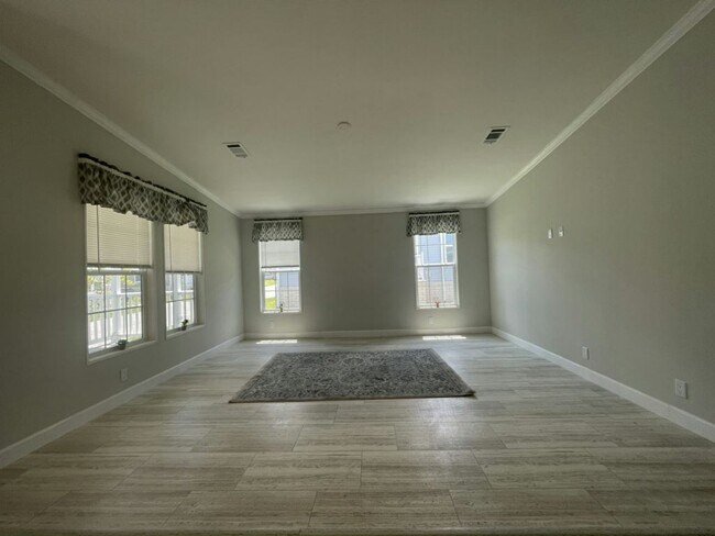 Building Photo - 10792 SW 30th Ave