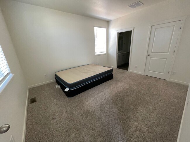 Building Photo - ADORABLE 3 BEDROOM HOME IN LORSON RANCH!!!...
