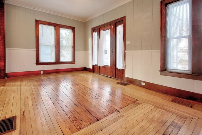 Building Photo - 140/142 E 15th Street